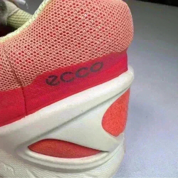 Women's Biom Fjuel Racer Sneaker In Coral Blush/Coral/Popcorn Sz 8/8.5 like new - Picture 8 of 15